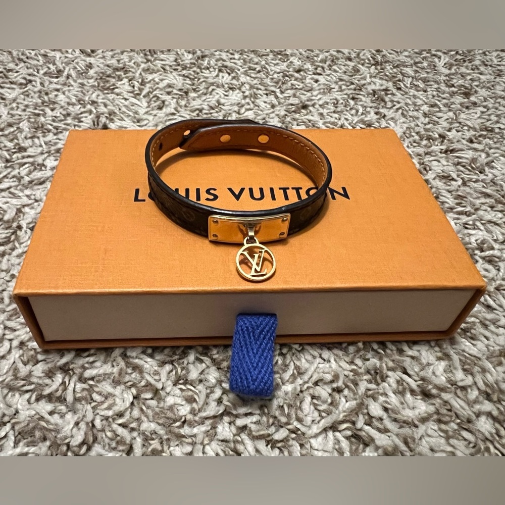 โSOLD ON โ๏ธโ Louis Vuitton Logomania Bracelet - Picture 1 of 13